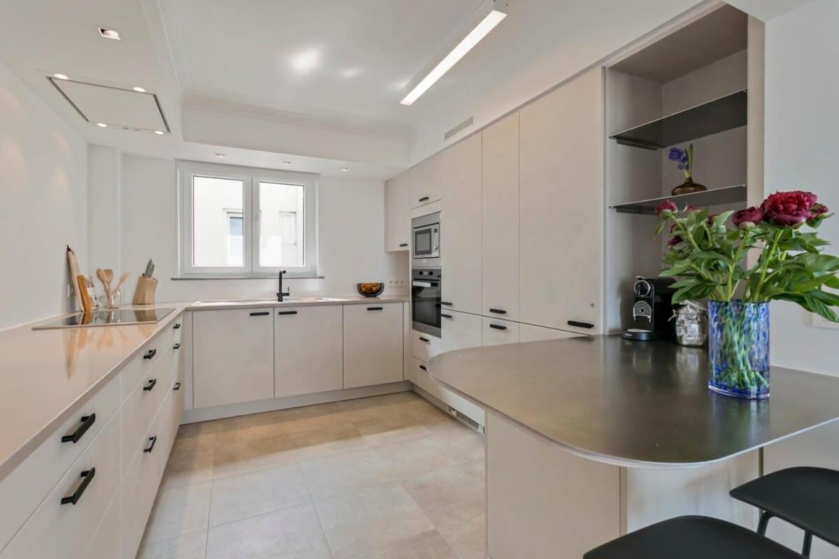Huswell - Panoramic Seaview Apartment In 'T Zoute Knokke-Heist Bagian luar foto