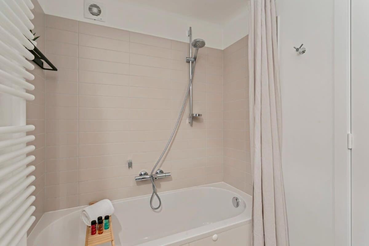 Huswell - Panoramic Seaview Apartment In 'T Zoute Knokke-Heist Bagian luar foto