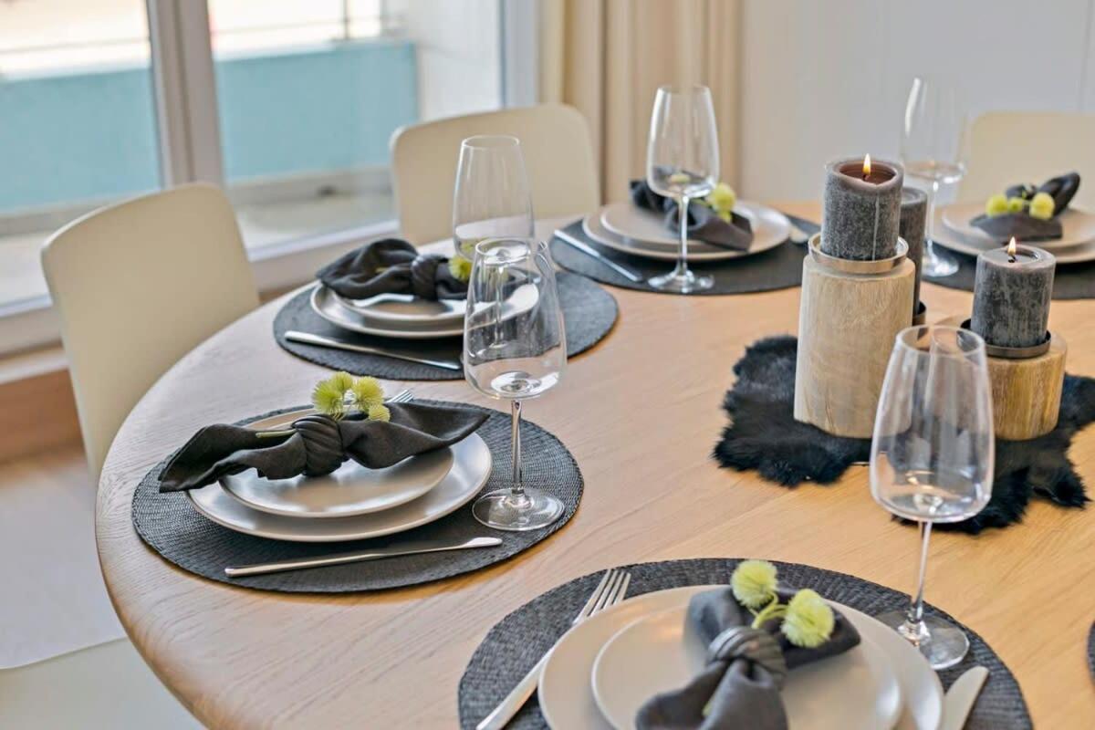 Huswell - Panoramic Seaview Apartment In 'T Zoute Knokke-Heist Bagian luar foto