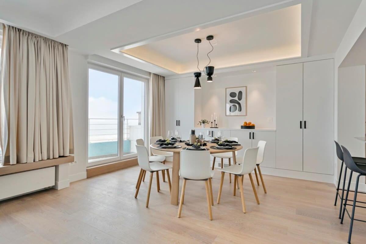 Huswell - Panoramic Seaview Apartment In 'T Zoute Knokke-Heist Bagian luar foto